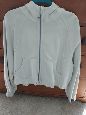 EUC LULULEMON full zip cropped scuba hoodie